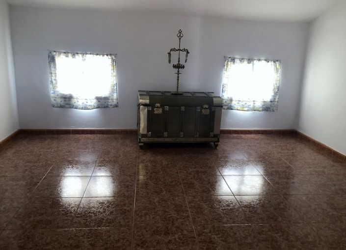 Image No.20-3 Bed Townhouse for sale