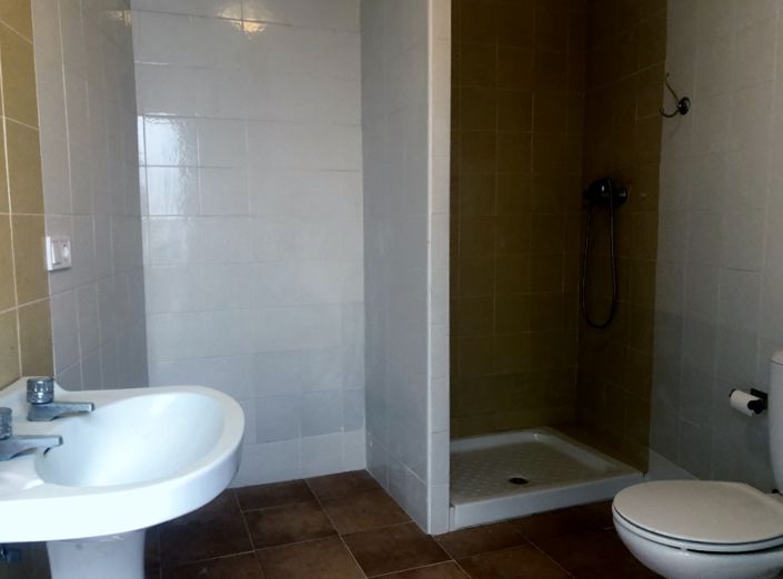 Image No.17-2 Bed Property for sale