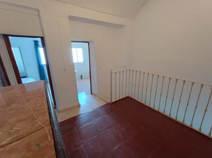 Image No.10-3 Bed Property for sale