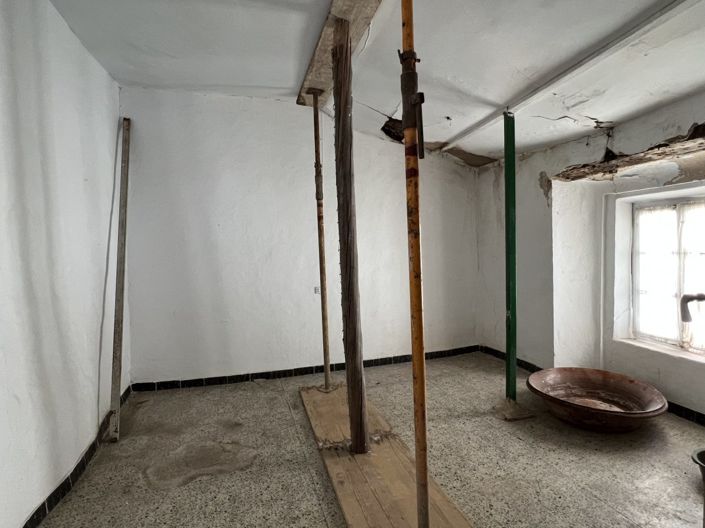 Image No.11-6 Bed House for sale