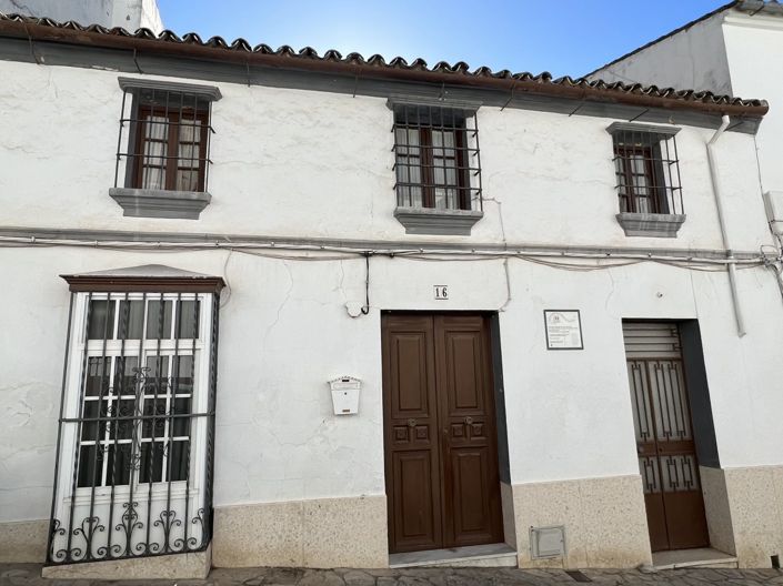 Image No.16-6 Bed House for sale