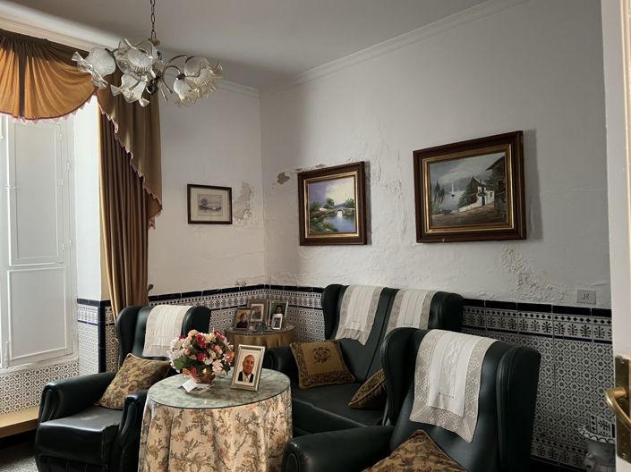 Image No.21-6 Bed House for sale