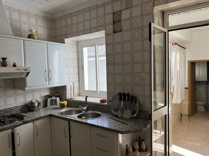 Image No.24-6 Bed House for sale