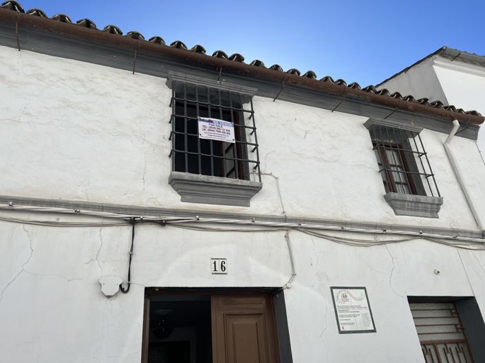 Image No.25-6 Bed House for sale