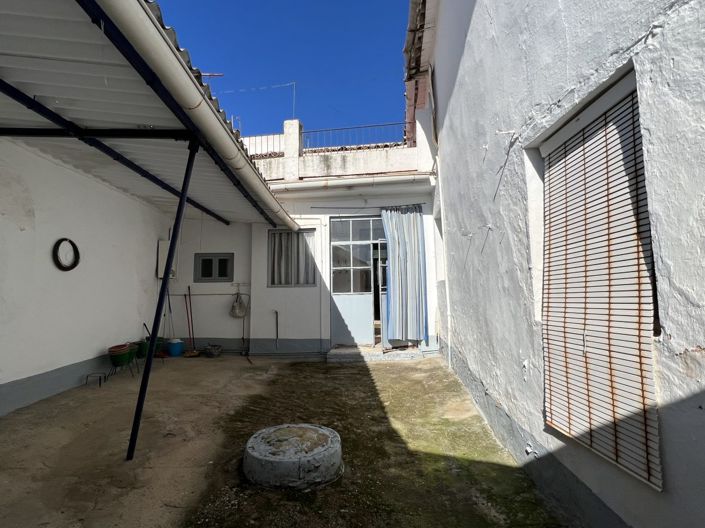 Image No.28-6 Bed House for sale