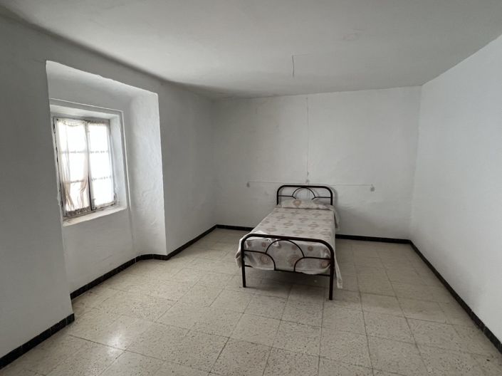 Image No.4-6 Bed House for sale