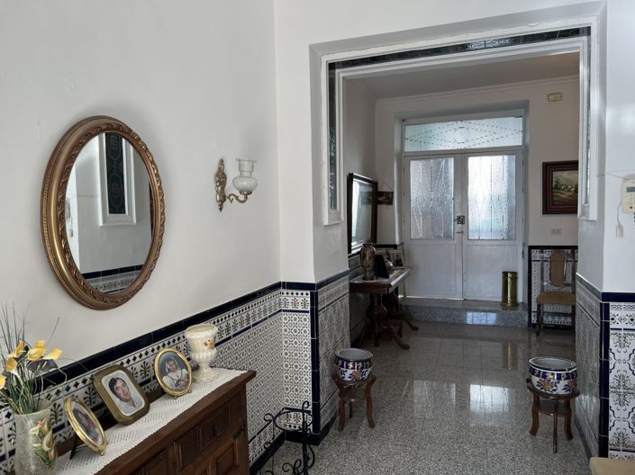 Image No.42-6 Bed House for sale