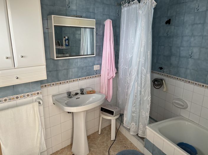 Image No.44-6 Bed House for sale