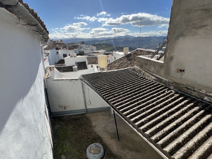 Image No.9-6 Bed House for sale