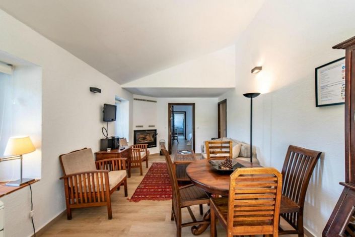 Image No.1-12 Bed Property for sale