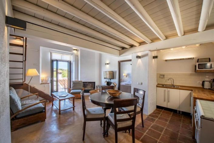 Image No.15-12 Bed Property for sale