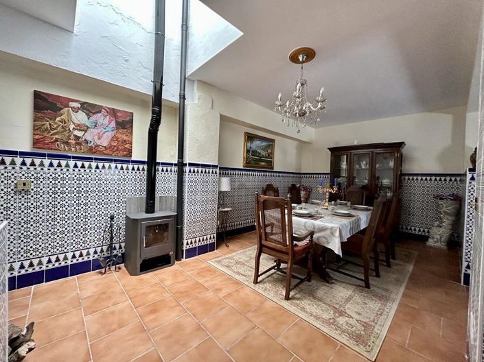 Image No.20-3 Bed Property for sale