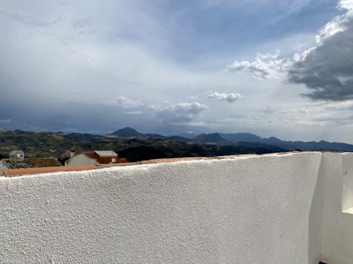 Image No.27-3 Bed Property for sale