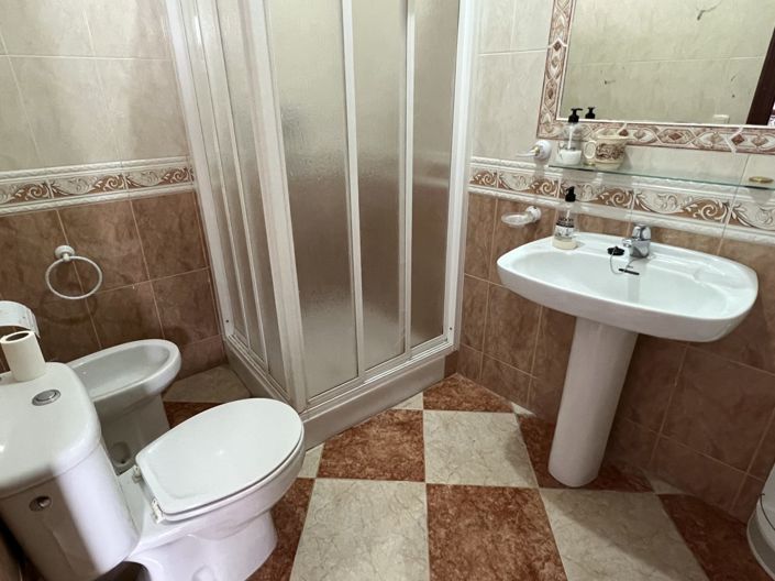 Image No.17-5 Bed Townhouse for sale