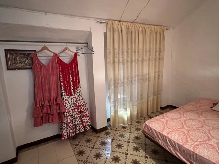 Image No.32-5 Bed Townhouse for sale