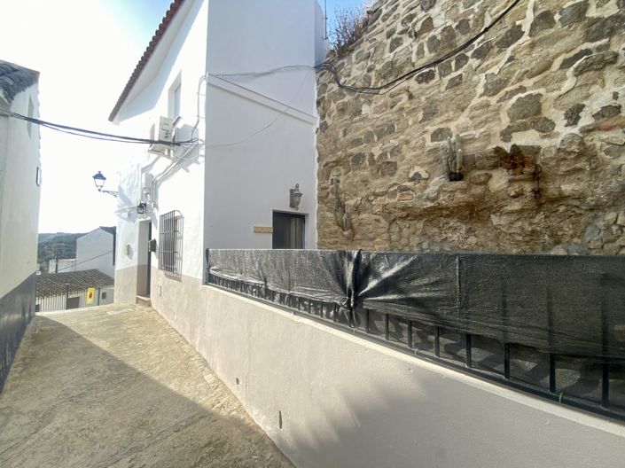 Image No.3-3 Bed Property for sale