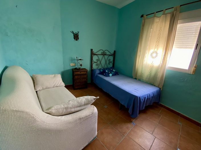 Image No.17-3 Bed Property for sale