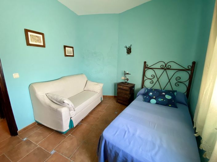 Image No.18-3 Bed Property for sale