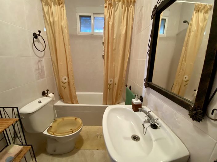 Image No.23-3 Bed Property for sale