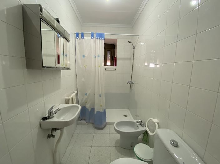 Image No.18-4 Bed Property for sale