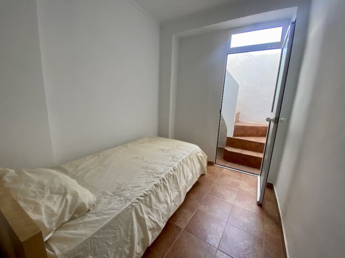 Image No.12-2 Bed Townhouse for sale