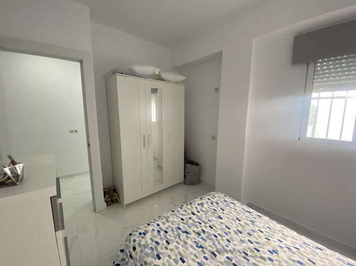 Image No.15-3 Bed Property for sale