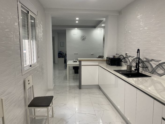 Image No.5-3 Bed Property for sale