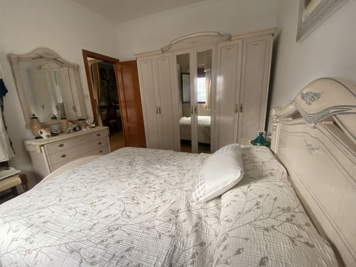 Image No.19-5 Bed Property for sale