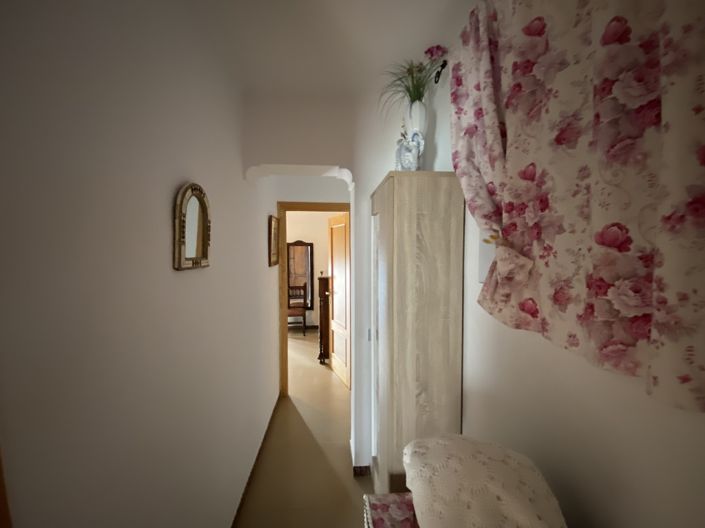 Image No.8-5 Bed Property for sale