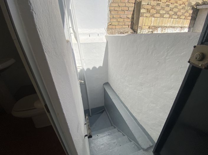 Image No.8-2 Bed Commercial for sale