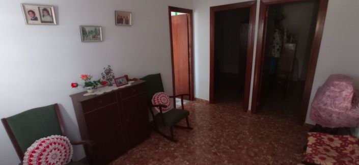 Image No.15-3 Bed House for sale