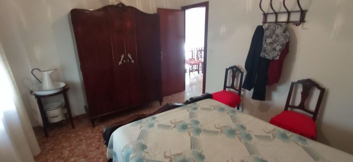 Image No.6-3 Bed House for sale