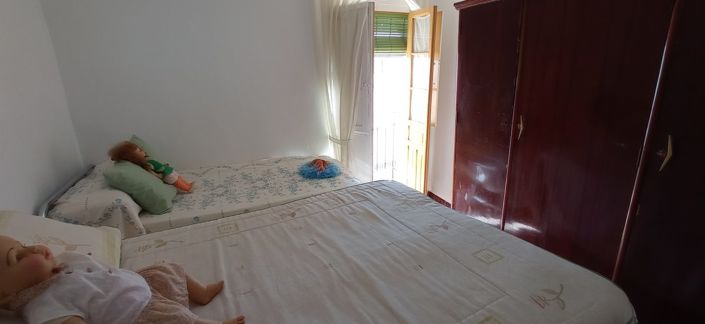 Image No.12-2 Bed House for sale