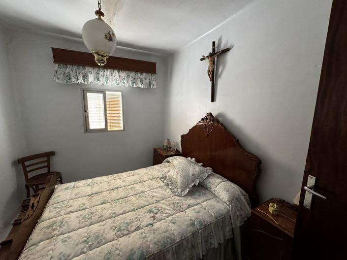 Image No.12-2 Bed Property for sale