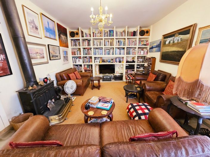 Image No.18-5 Bed Townhouse for sale