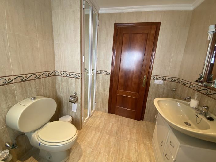 Image No.23-6 Bed Townhouse for sale