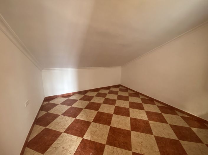 Image No.18-3 Bed Property for sale