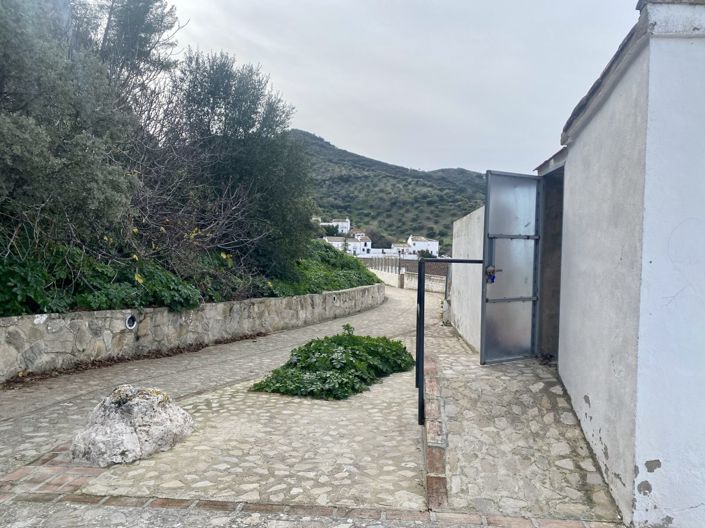 Image No.17-7 Bed Property for sale