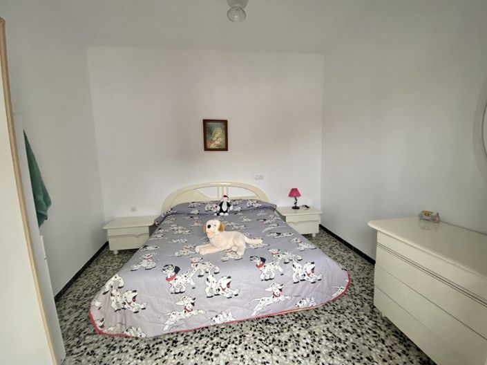 Image No.20-7 Bed Property for sale