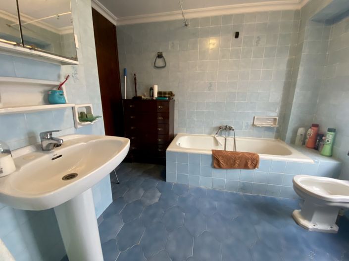 Image No.9-7 Bed Property for sale