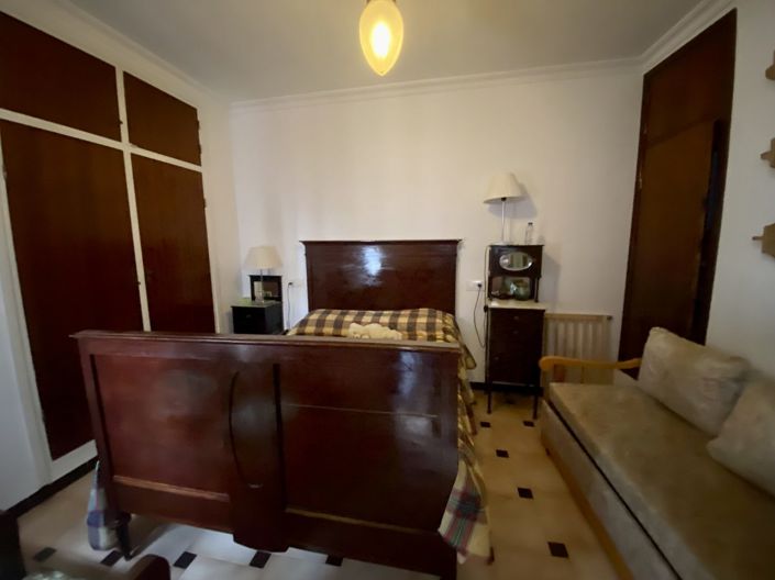 Image No.10-7 Bed Property for sale