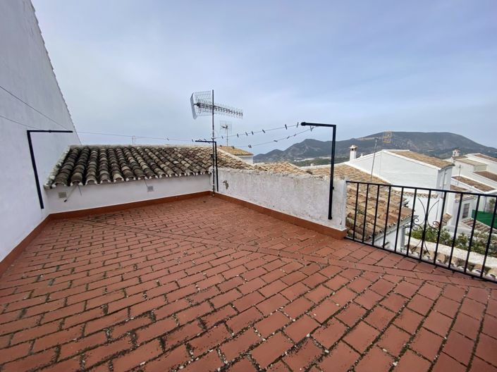 Image No.23-7 Bed Property for sale