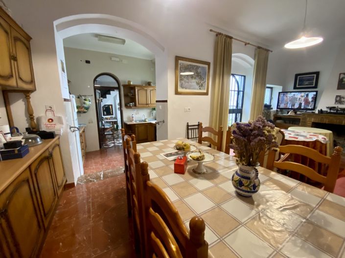 Image No.33-7 Bed Property for sale