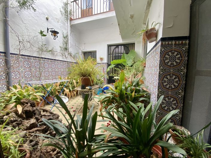 Image No.25-7 Bed Property for sale