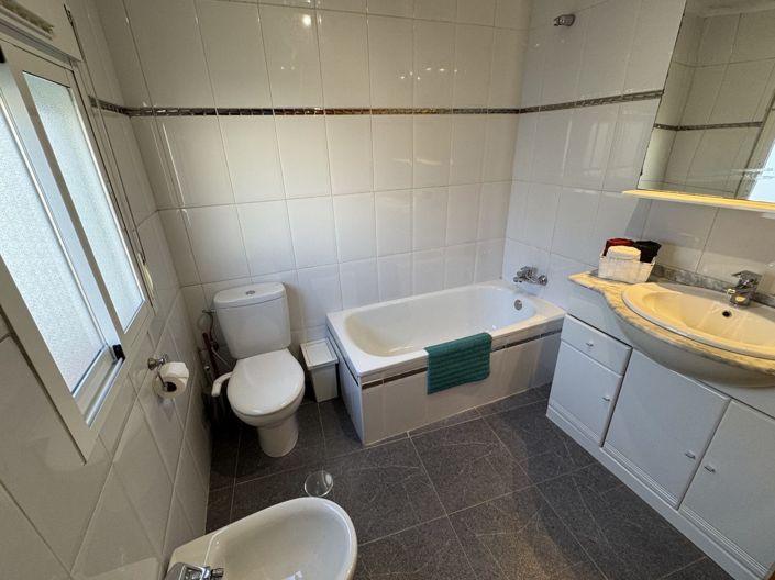 Image No.14-3 Bed Townhouse for sale