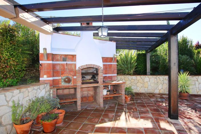 Image No.15-5 Bed Property for sale