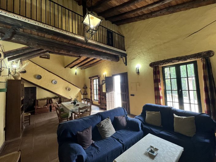 Image No.4-4 Bed Property for sale