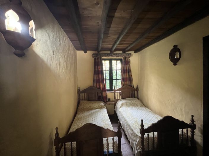 Image No.13-4 Bed Property for sale