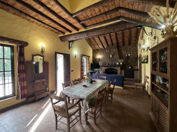 Image No.6-4 Bed Property for sale