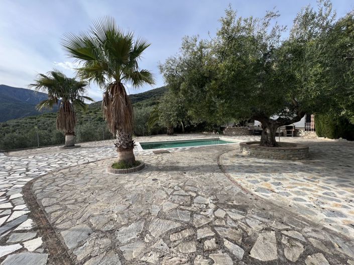 Image No.17-4 Bed Property for sale